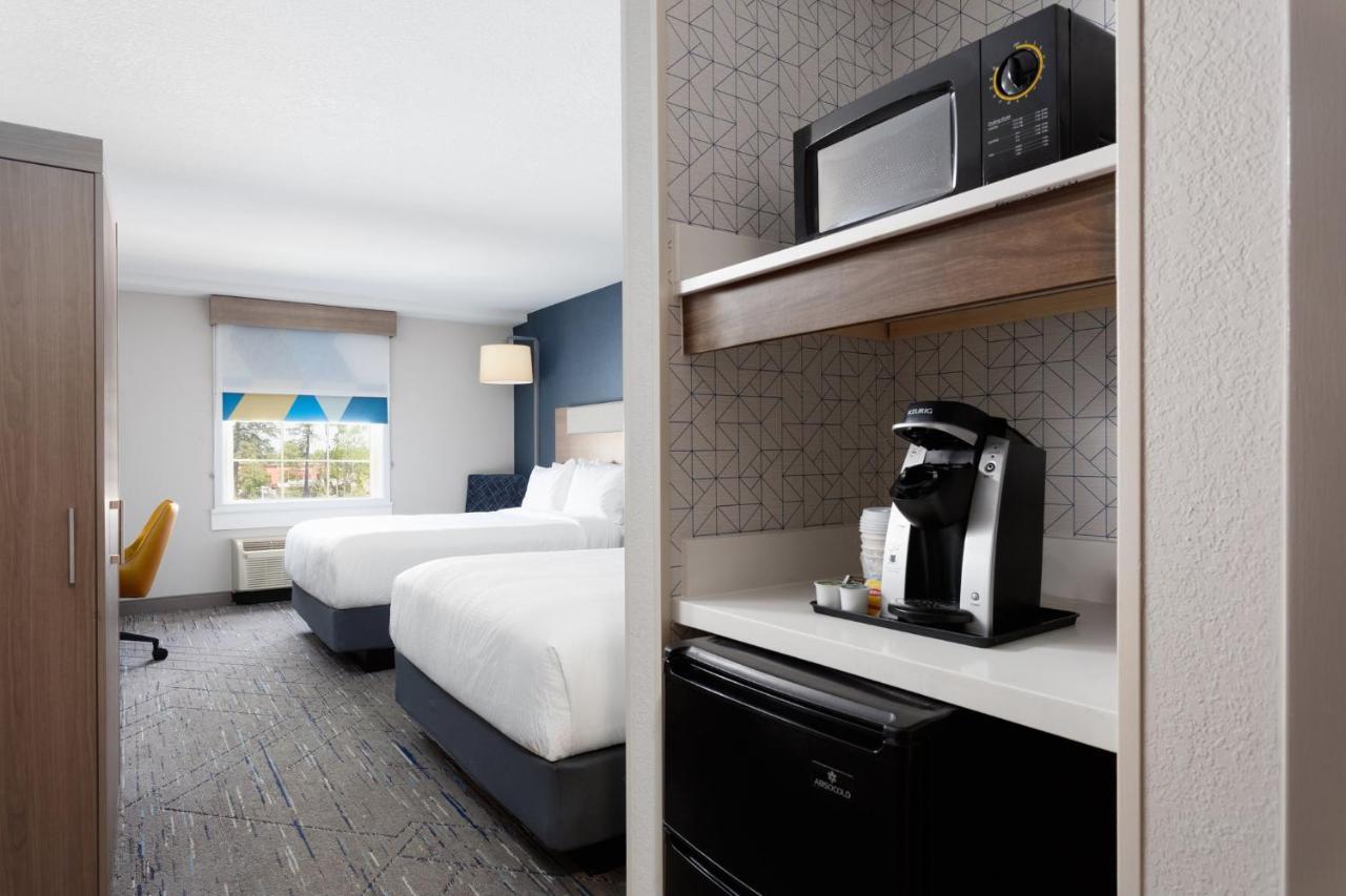 Holiday Inn Express & Suites Williamsburg By Ihg Exterior photo