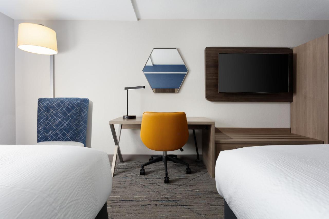 Holiday Inn Express & Suites Williamsburg By Ihg Exterior photo