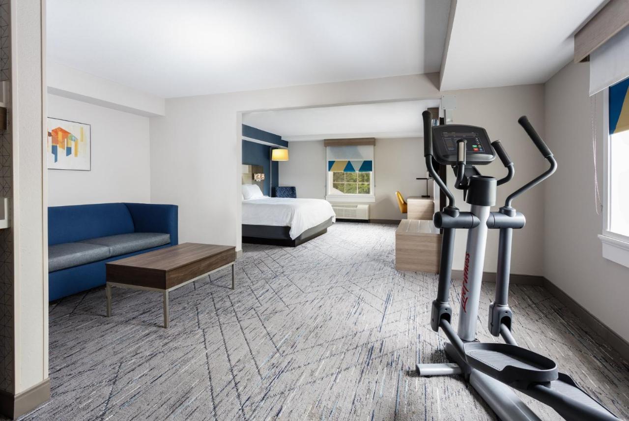 Holiday Inn Express & Suites Williamsburg By Ihg Exterior photo