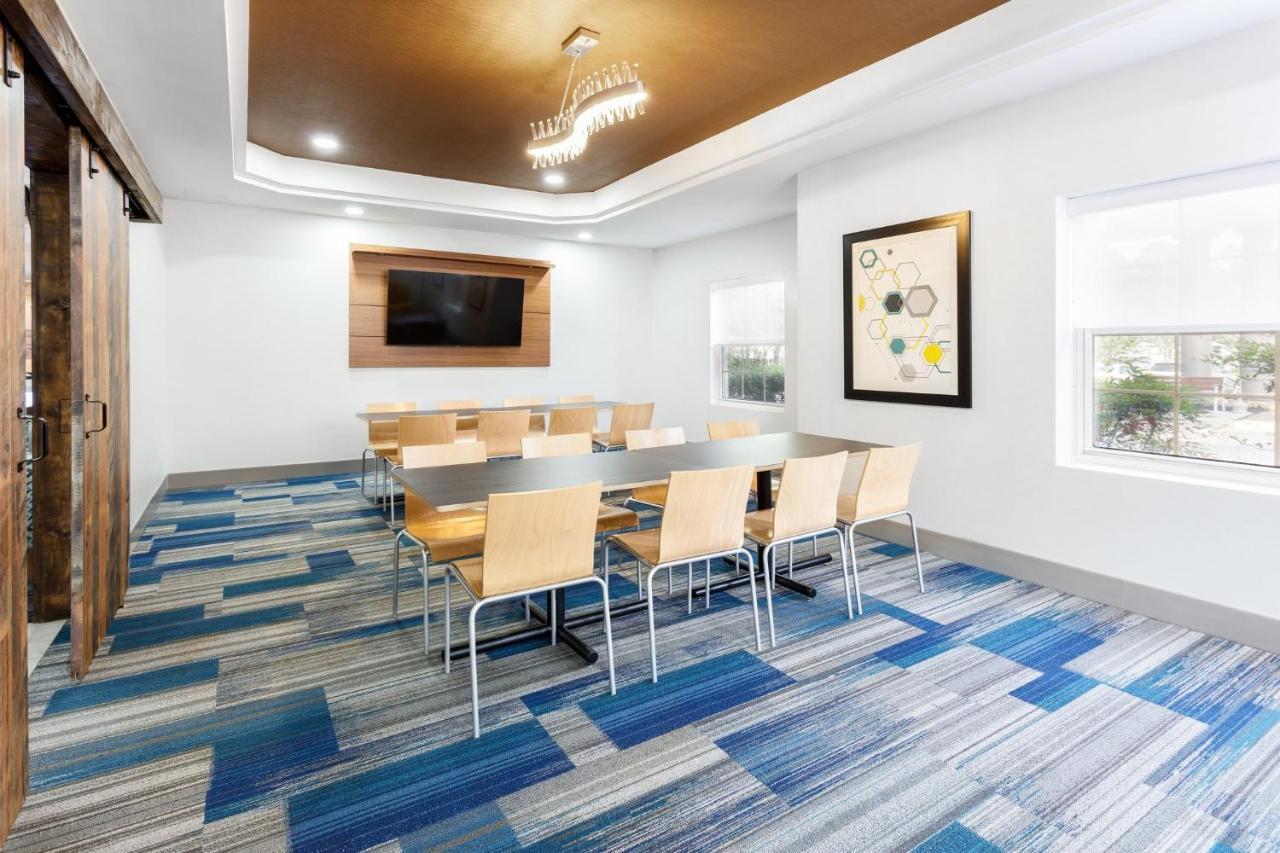 Holiday Inn Express & Suites Williamsburg By Ihg Exterior photo