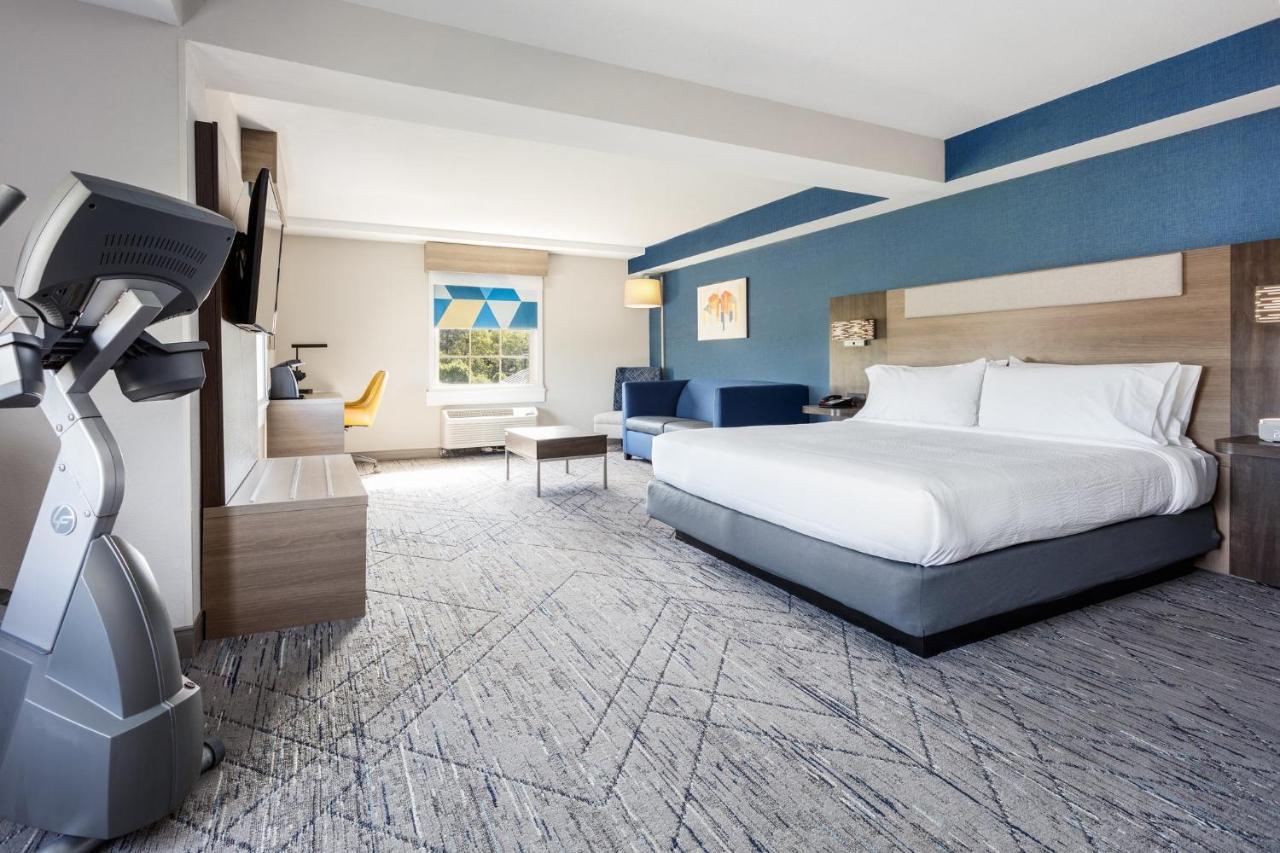 Holiday Inn Express & Suites Williamsburg By Ihg Exterior photo