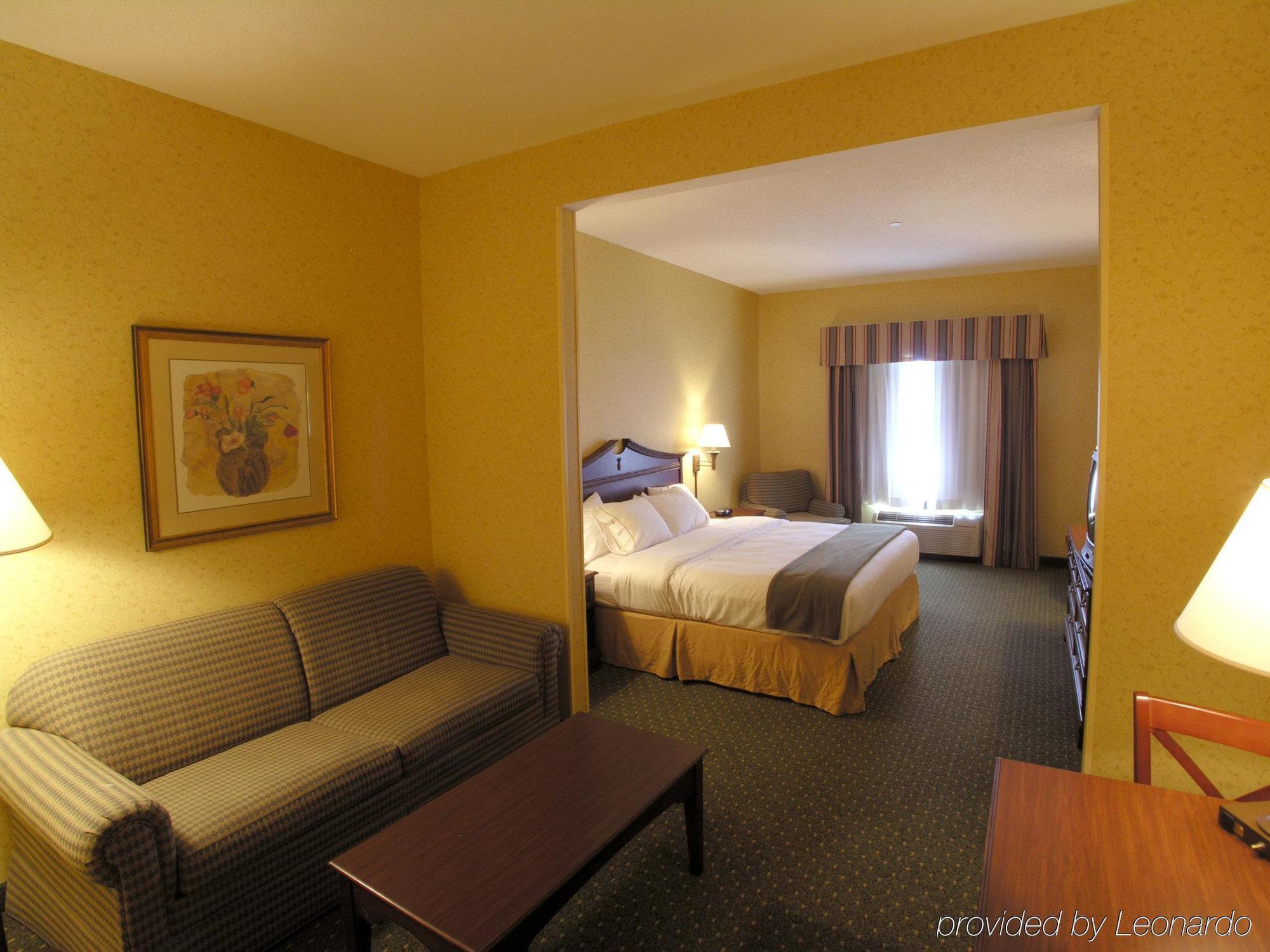 Holiday Inn Express & Suites Williamsburg By Ihg Exterior photo