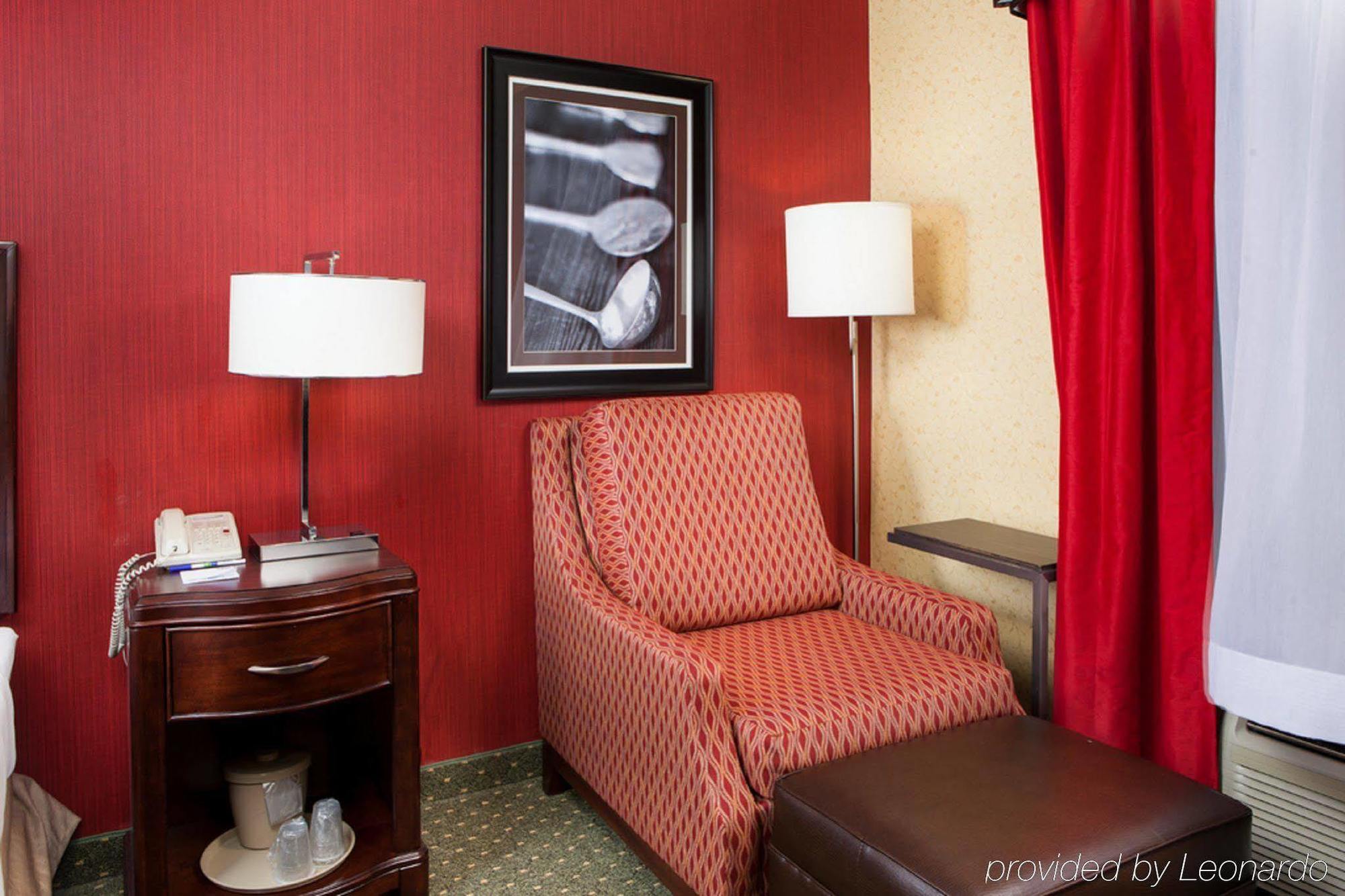Holiday Inn Express & Suites Williamsburg By Ihg Exterior photo