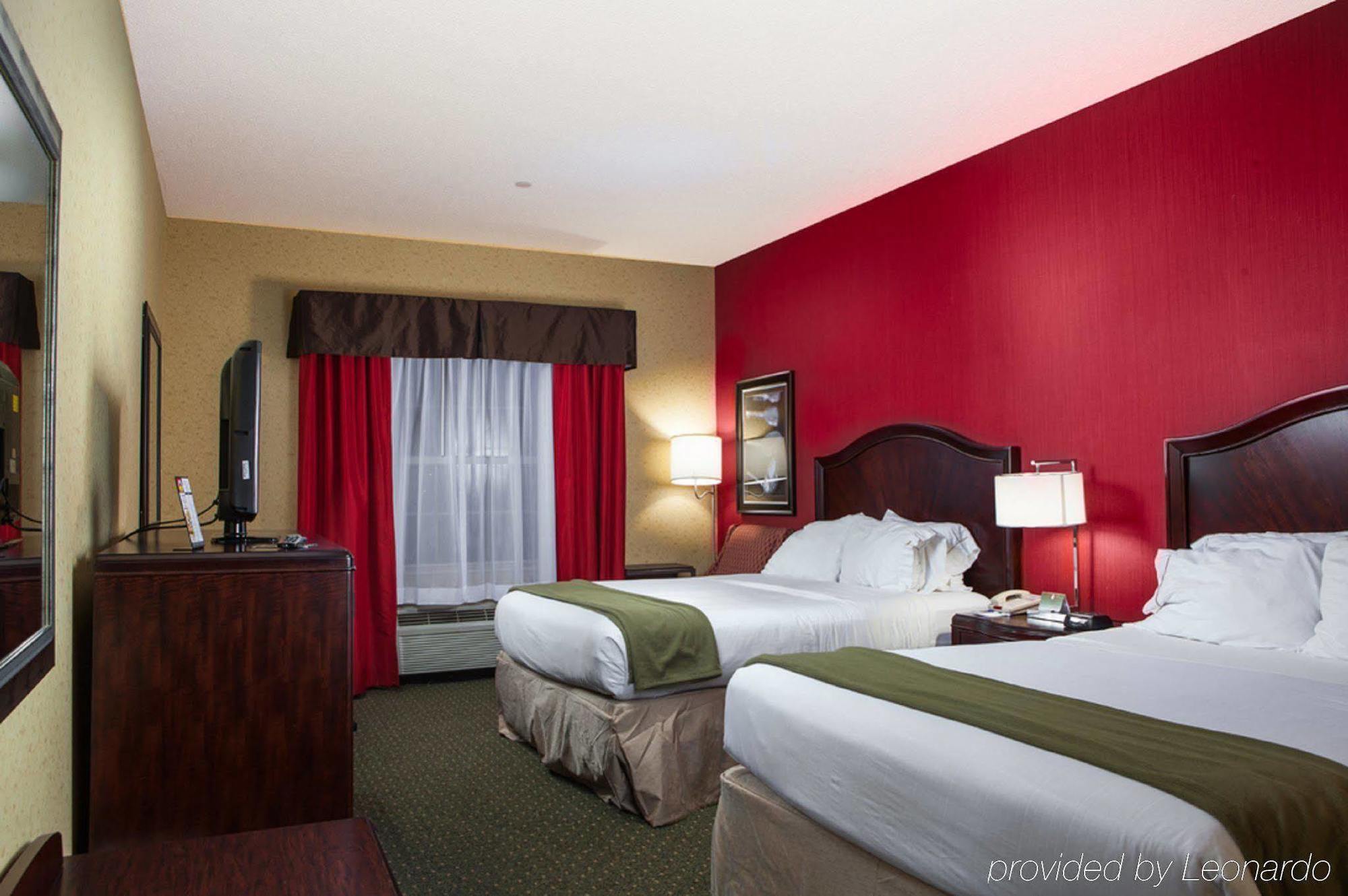 Holiday Inn Express & Suites Williamsburg By Ihg Exterior photo