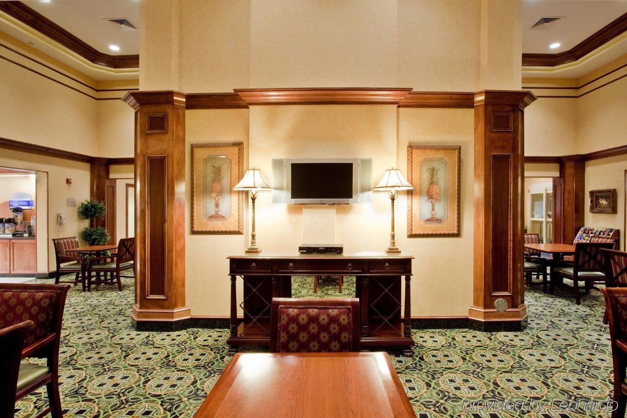 Holiday Inn Express & Suites Williamsburg By Ihg Exterior photo